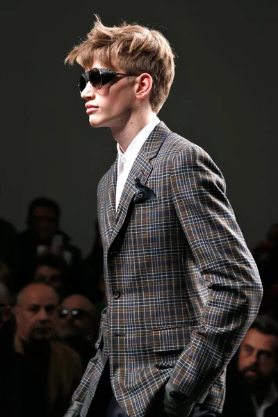 Look 25